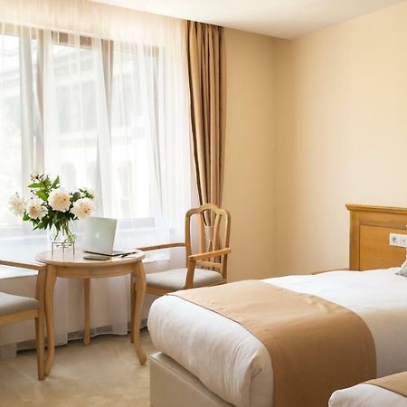 Family Hotel Anna Русе Экстерьер фото