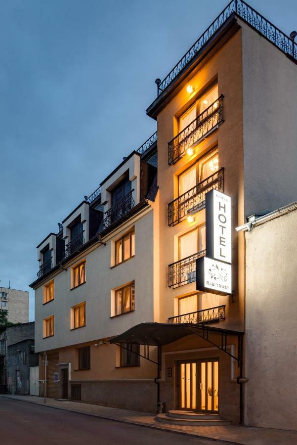 Family Hotel Anna Русе Экстерьер фото