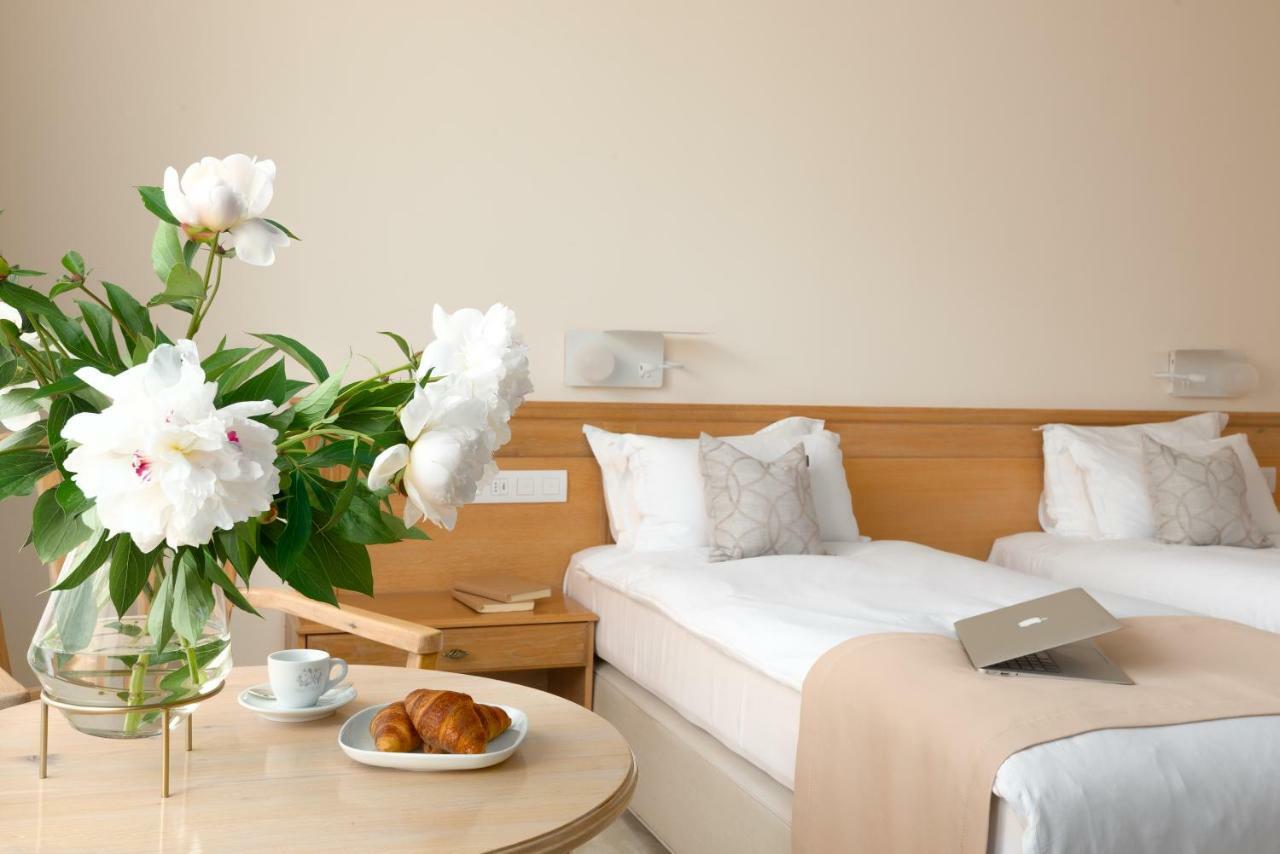 Family Hotel Anna Русе Экстерьер фото