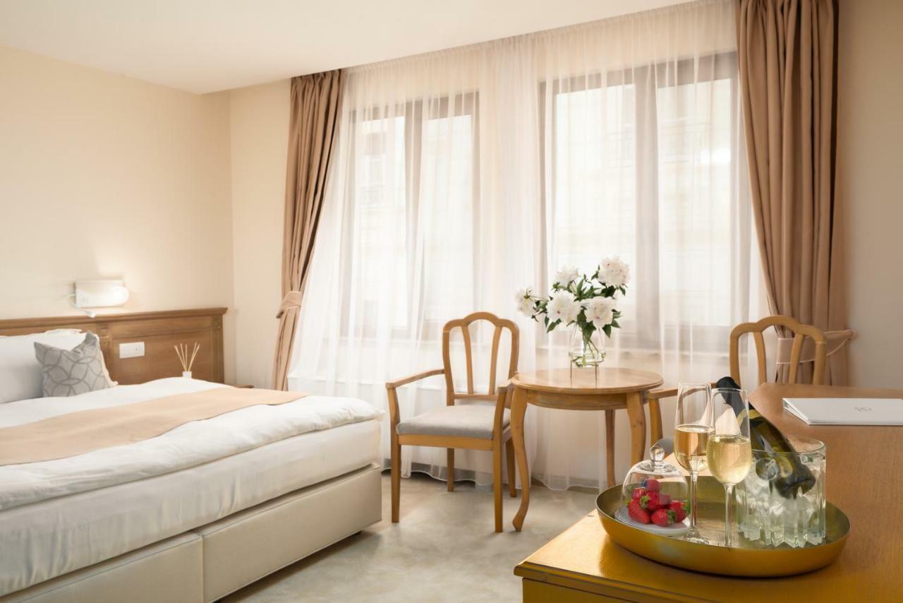 Family Hotel Anna Русе Экстерьер фото