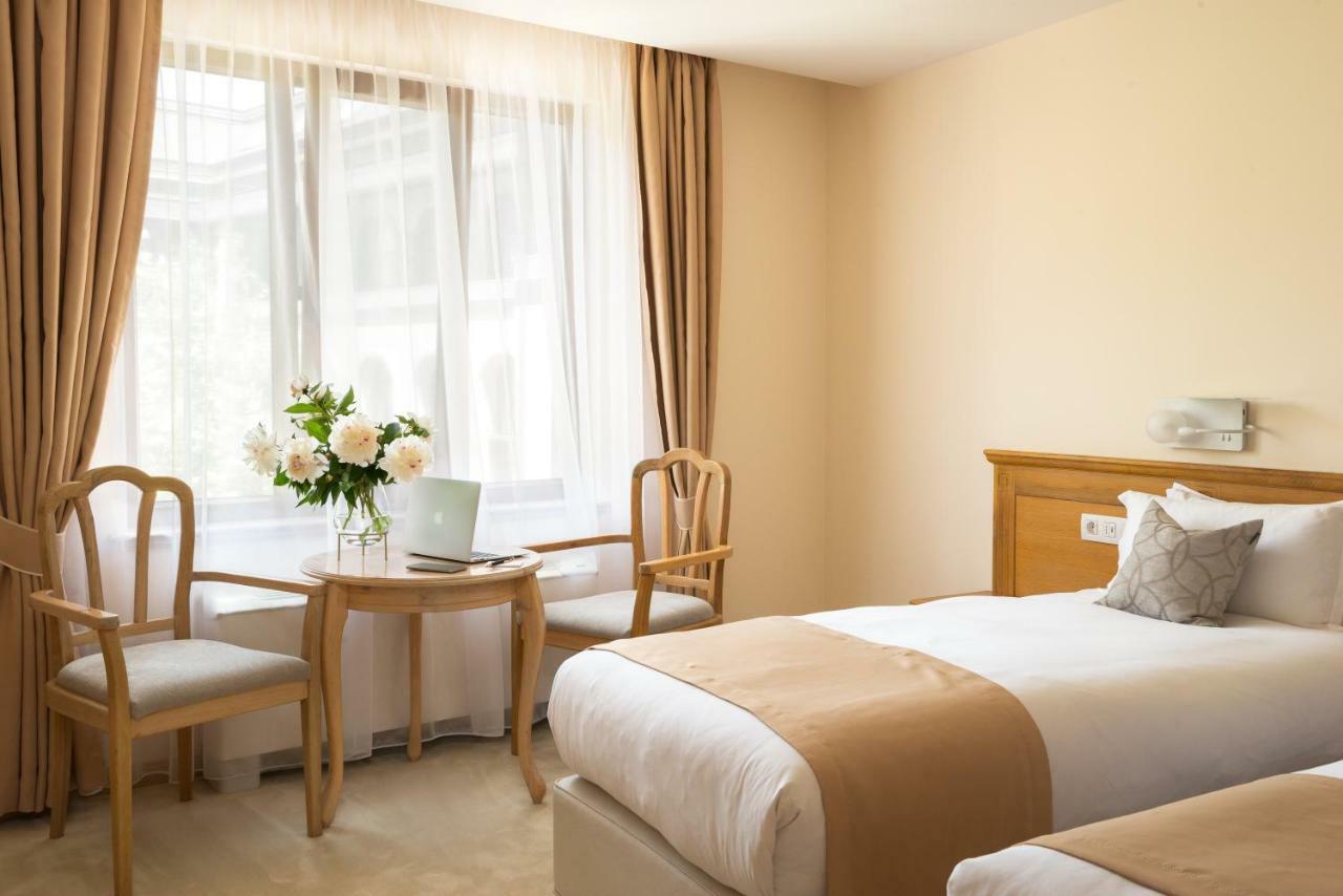 Family Hotel Anna Русе Экстерьер фото