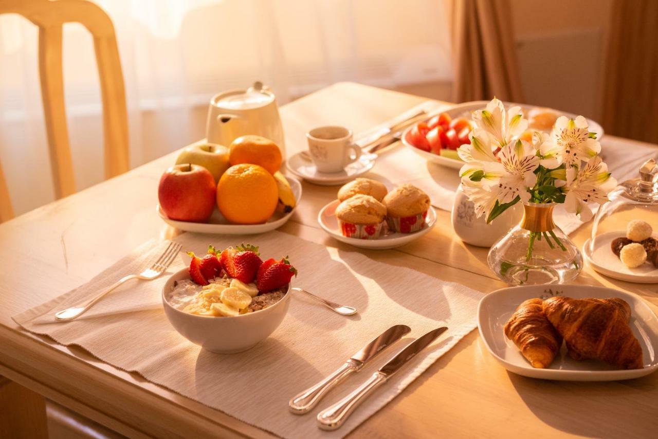 Family Hotel Anna Русе Экстерьер фото